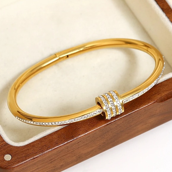 Lorette-Chic(GOLD)Rhinestone Zircon Beads Stainless Steel Gold Plated Bracelet - Picture 10 of 13